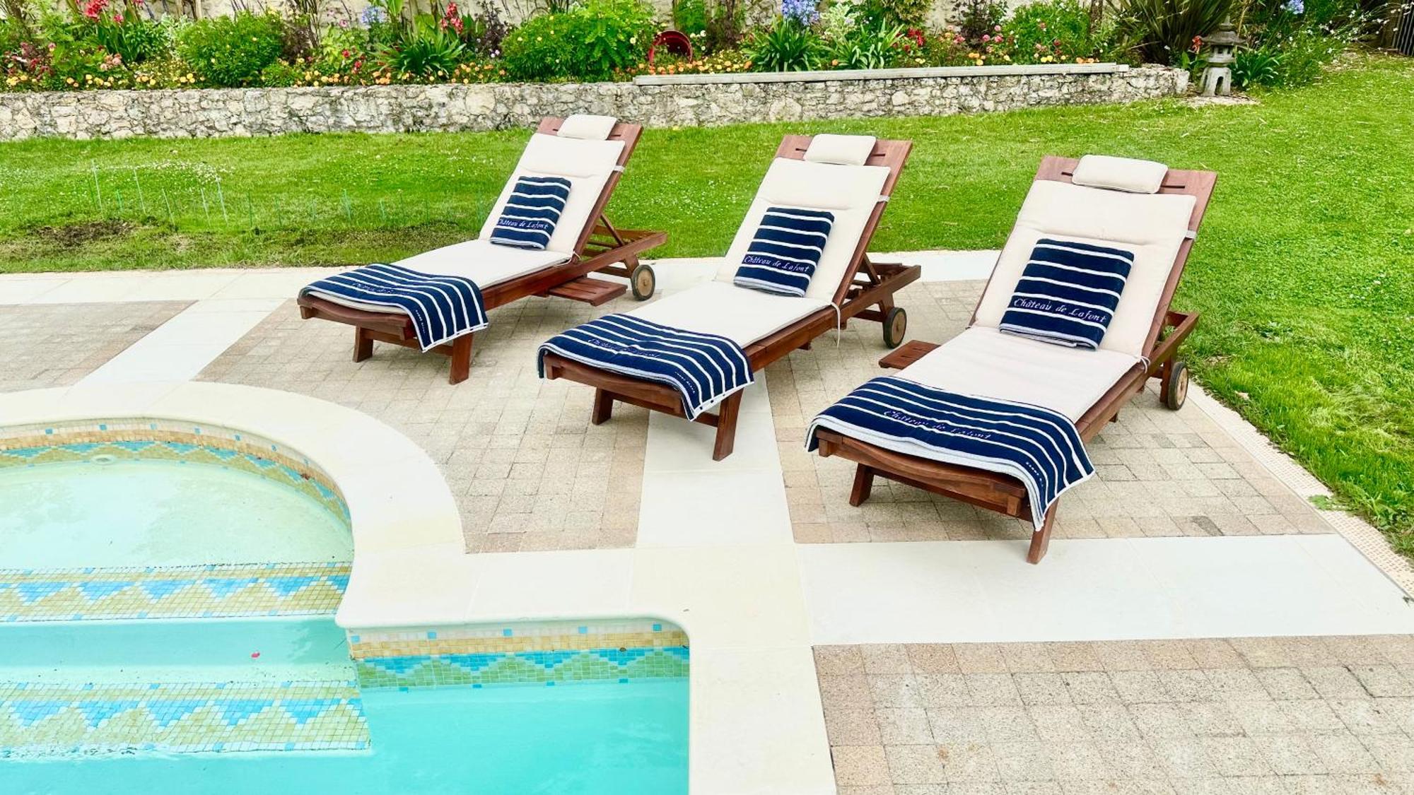 Chateau De Lafont Suites Saint-Vivien  Luaran gambar
