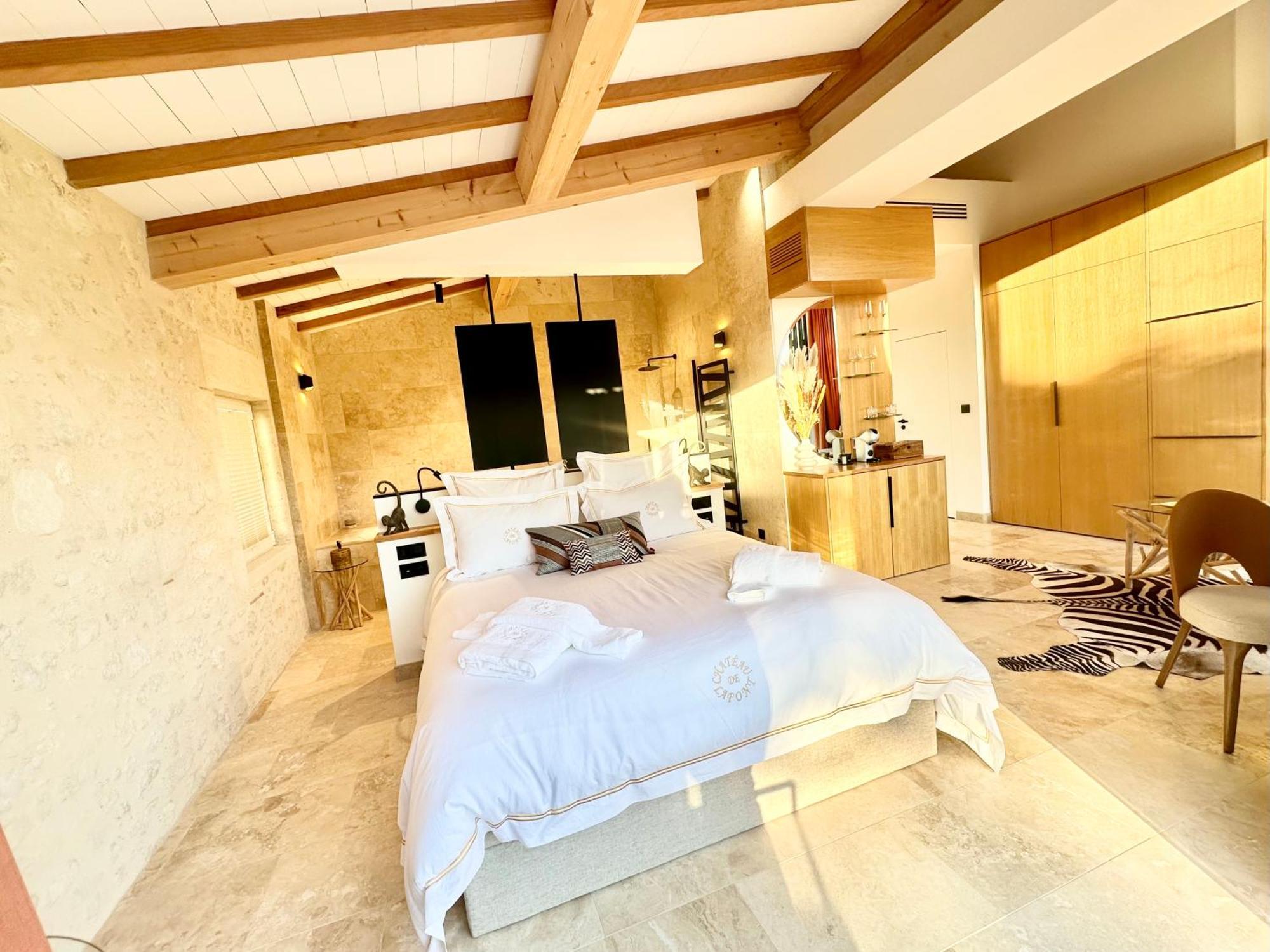 Chateau De Lafont Suites Saint-Vivien  Luaran gambar
