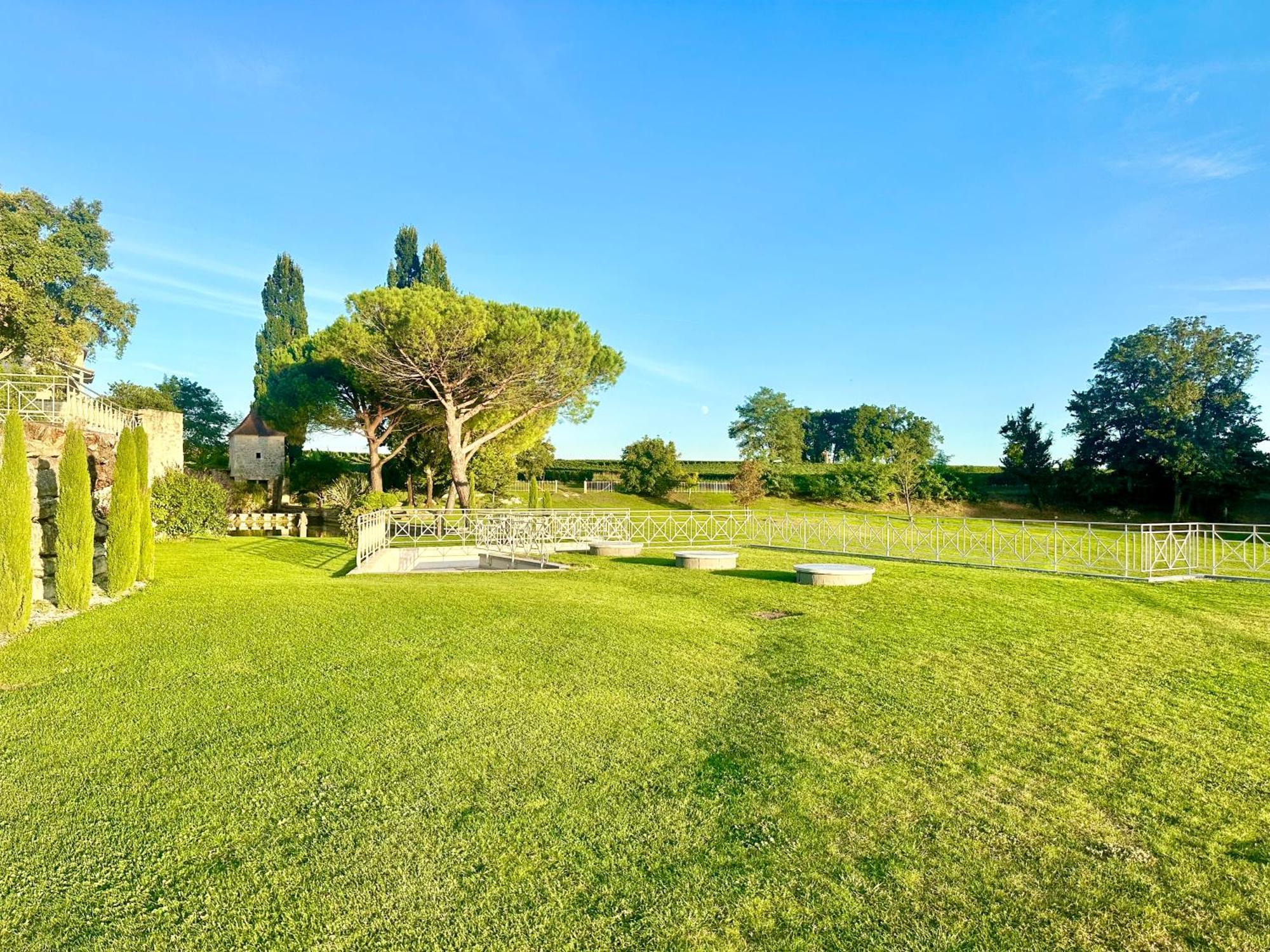 Chateau De Lafont Suites Saint-Vivien  Luaran gambar