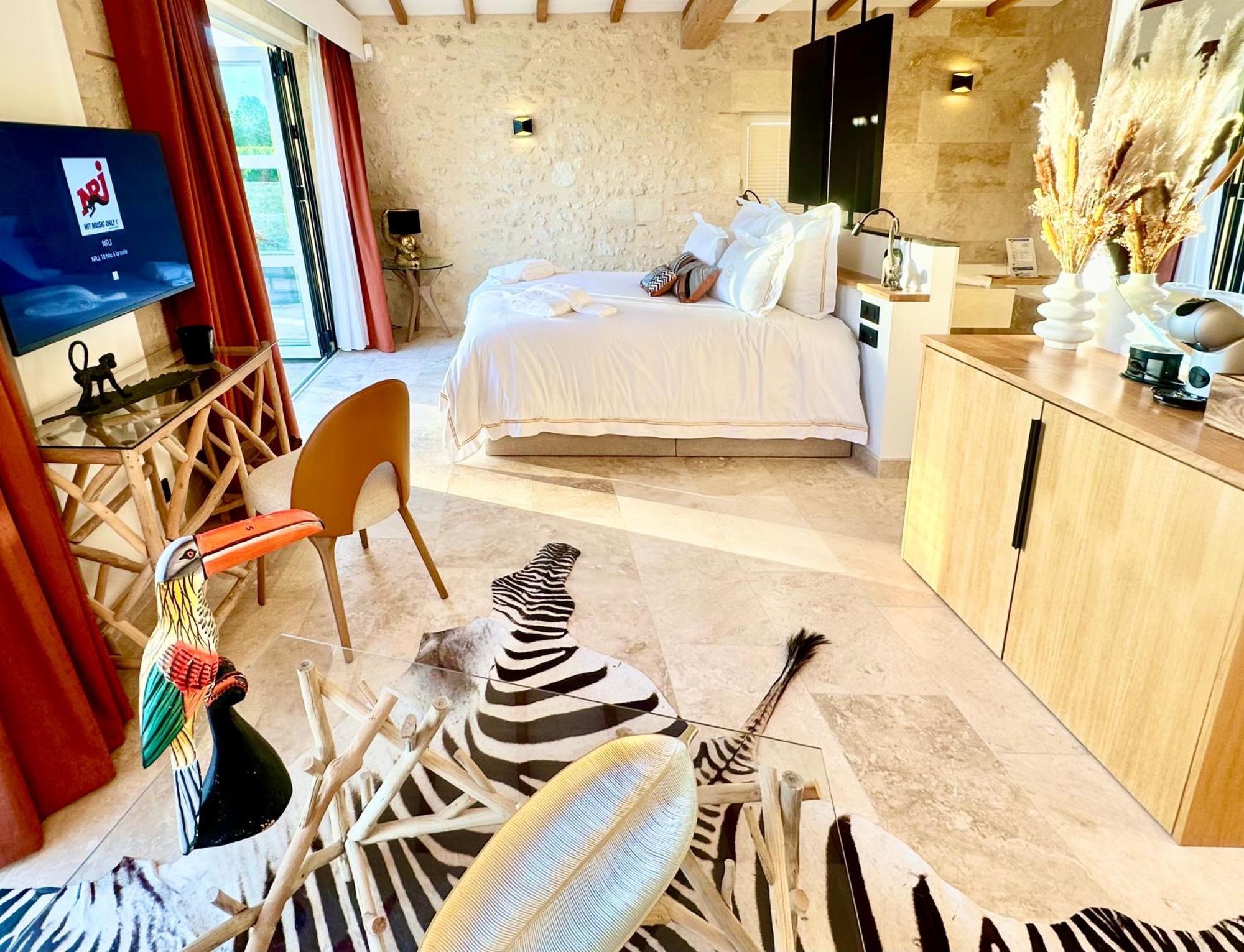 Chateau De Lafont Suites Saint-Vivien  Luaran gambar
