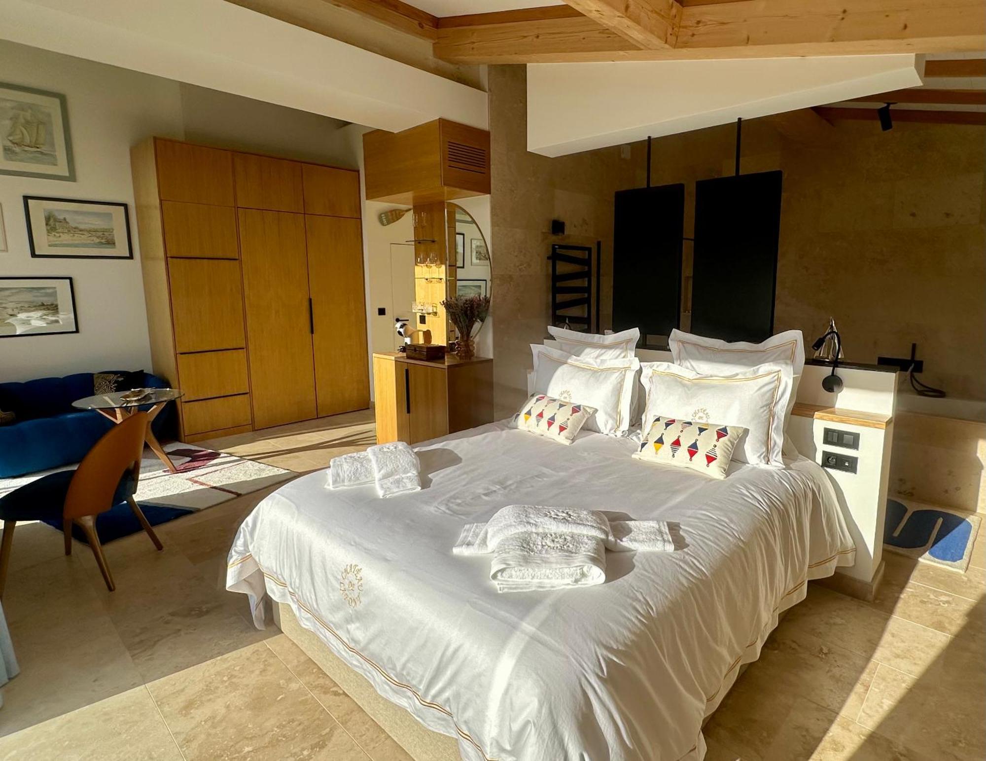 Chateau De Lafont Suites Saint-Vivien  Luaran gambar