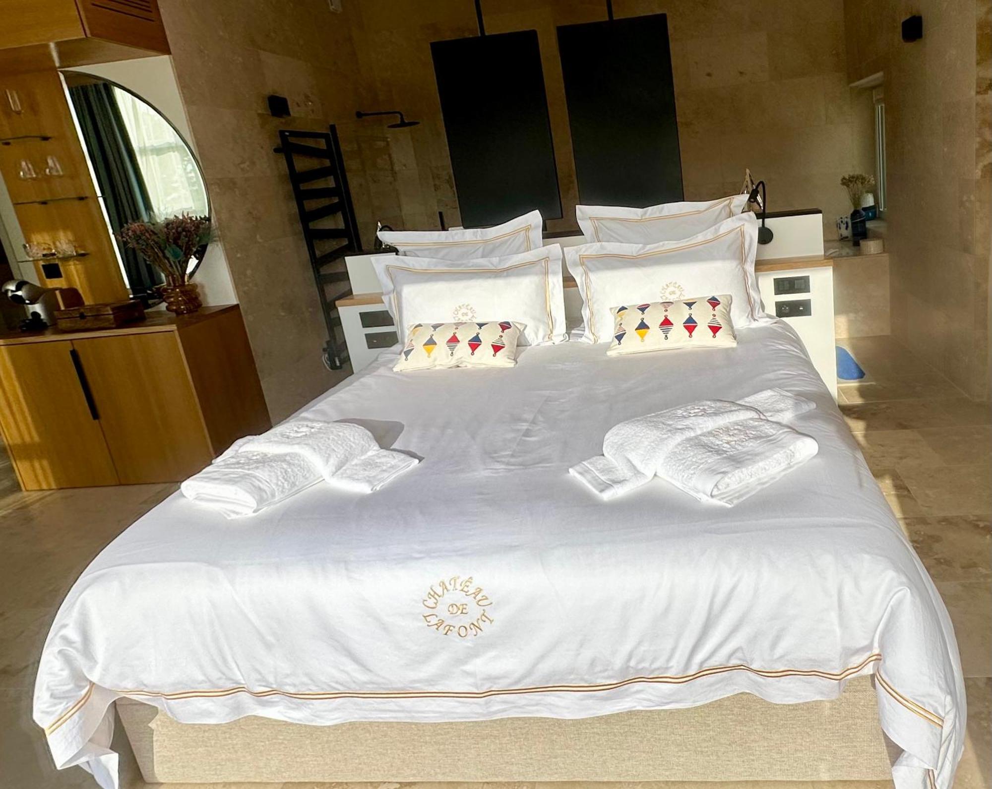 Chateau De Lafont Suites Saint-Vivien  Luaran gambar