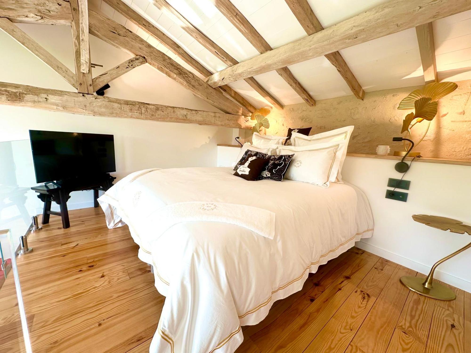 Chateau De Lafont Suites Saint-Vivien  Luaran gambar